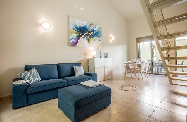 Maison de ville moderne avec 2 chambres, Wifi et garage à côté de la plage