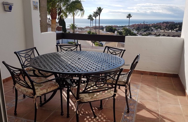 Modern 2 Bed,Outstanding views of sea and golf
