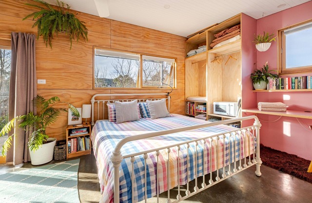 Modern Eco Studio Retreat – Serene Space Surrounded by Nature