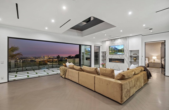 Modern Elegance Luxury Villa
