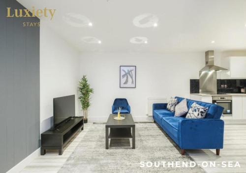 Modern & Elegant 1BR City Centre - Near High St & Southend Beach by Luxiety Stays