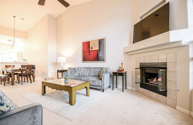 Modern entire Spacious Townhome close to Cherry Creek Reservoir