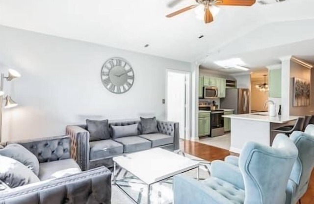 Modern Escape-Cali King Beds-EV Chargers Available