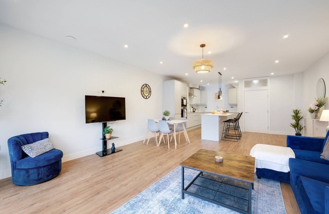 Modern Executive 5 Bedroom Home in Purley