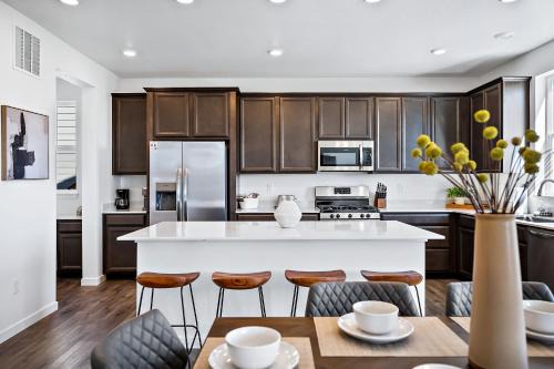 Modern Executive Home Close to DEN
