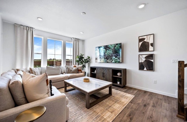 Modern Executive Home Close to DEN