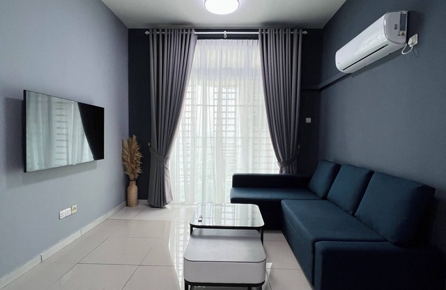 Modern Family Homestay Johor Bahru. FREE WIFI, Netflix, Disney hotstar & Parking