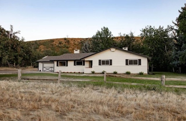 Modern Farmhouse: Olson North - close to downtown