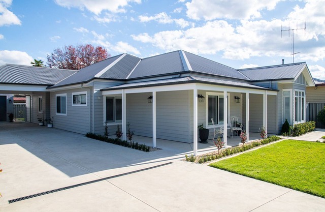 Modern Federation Style home in town centre