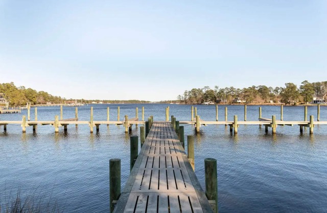 New Inner Banks Home: Private, Water Access, Master Suite, Sleeps 10, 2.5 Acres
