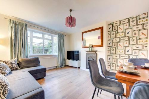 Modern flat near Pitshanger Park