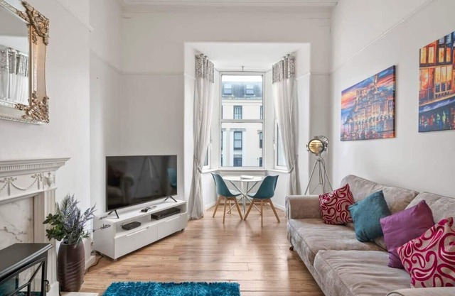 Modern Flat on The Hoe w/ Private Parking