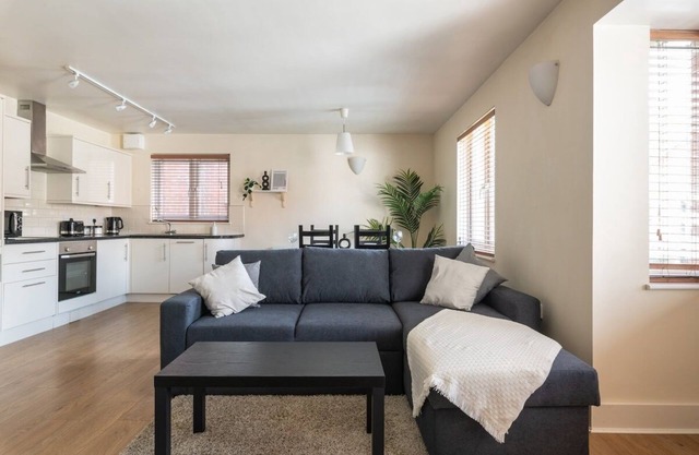 Modern Fully Furnished Apartment/ 2 Parking Spaces