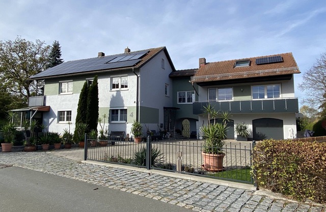 Appartement moderne de 3 pièces de 80 m² meublé de façon moderne avec balcon exposé sud / ouest
