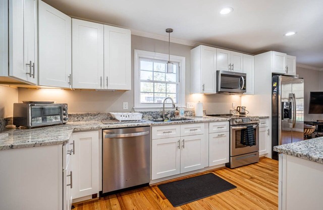 Modern Gem*5BR*King beds*near Duke