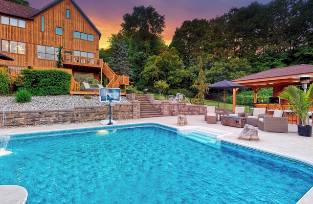 Modern Getaway w/ POOL & HOT TUB and AMAZING VIEWS