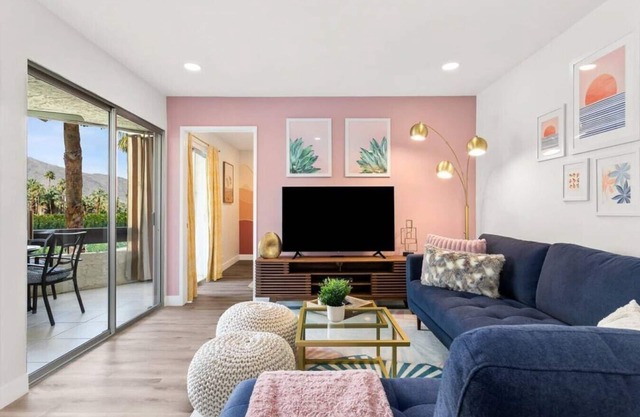 Modern, Glam 2-br Condo w/ Amazing Mountain Views