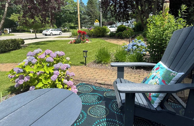Modern Glen Arbor studio apartment with beautiful full kitchen and laundry room.