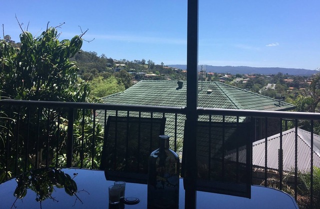 Suite moderne de la Gold Coast / Parcs à thèmes avec vue sur la montagne