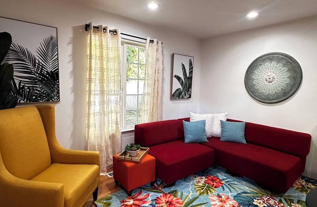 2B Guesthouse moderne avec tennis, piscine et bain à remous