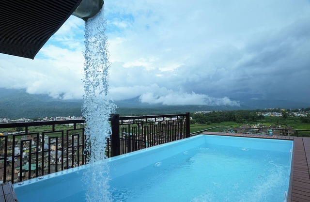 Modern , high tech 4Bhk in peaceful Rishikesh. Swimming pool , jacuzzi & steam.