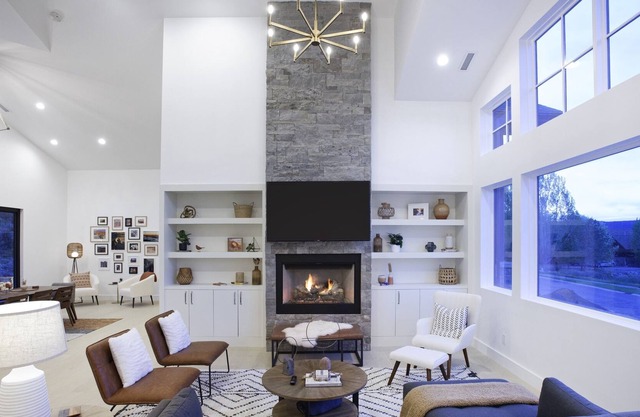 Modern Hillside Luxury - Newly Built RVR 4b/4b