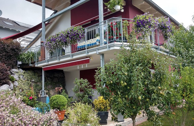 Appartement moderne avec une grande terrasse partiellement couverte