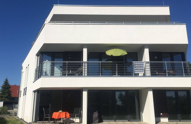 APPARTEMENT DE VACANCES MODERNE - ÉQUIPEMENT EXCLUSIF - EMPLACEMENT SUPÉRIEUR SUR STRELASUND -
