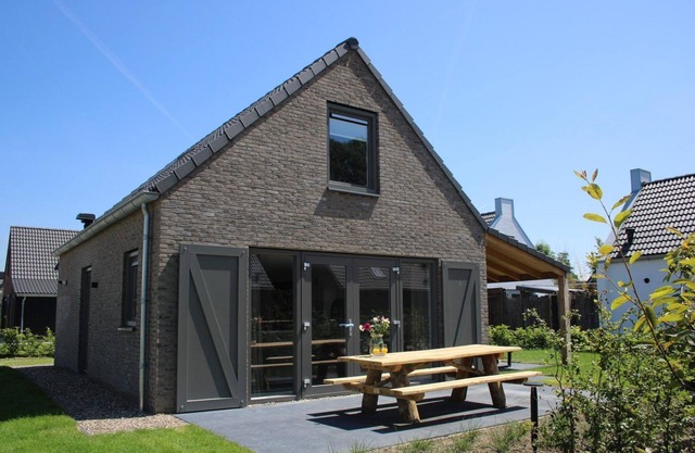 Modern holiday home for 6 Persons, nearby the sea, outdoor swimming pool, small-scale holiday park