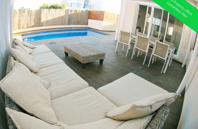 Maison de vacances moderne avec piscine à Puerto Rey