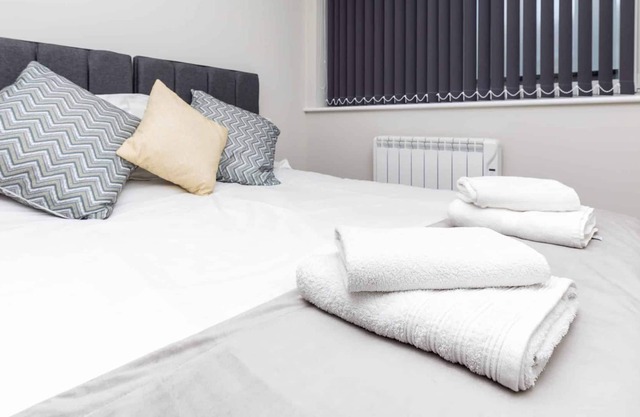 New! Modern Home from Home Apartment by 247 Lets Horsham