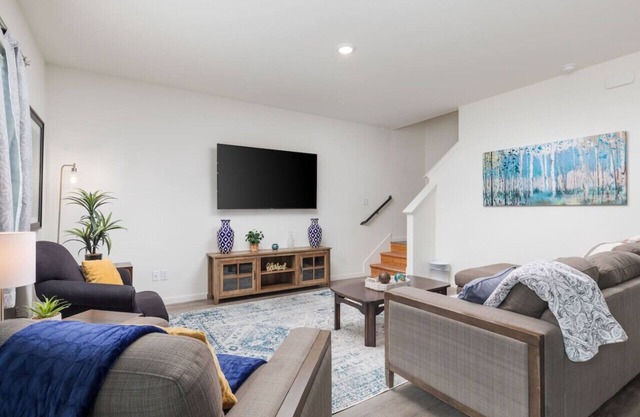 Modern Home near TCU/ Fort Worth Stockyards by HomeStayPros