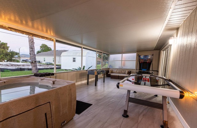 Modern home near the BEACH w/ a private jacuzzi!