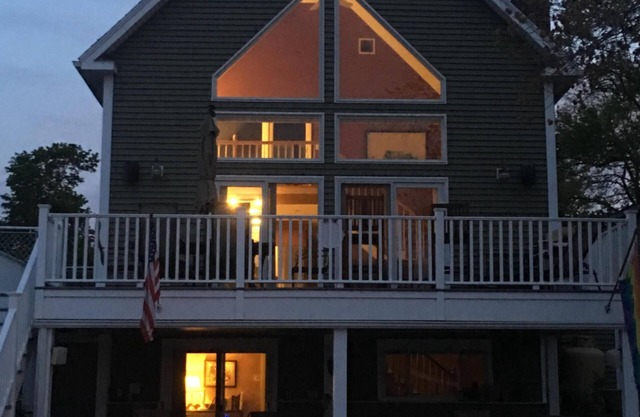 Maison moderne acceptant les chiens sur le lac Webster avec accès à l'eau et vues spectaculaires