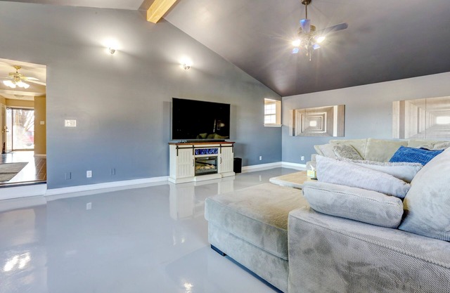 Modern Home w/Fenced Yard: 4 Mi to Dtwn Lexington