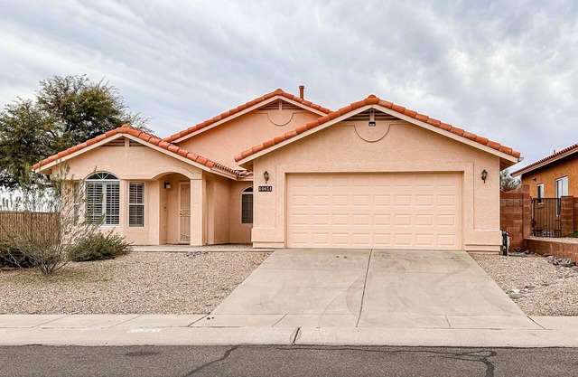 Modern Home w/ Patio & Mtn Views, Golf Nearby - 9 Mi to Tucson