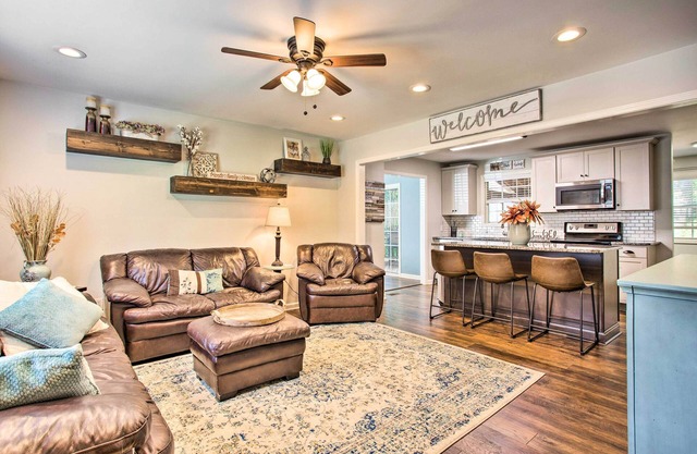 NOUVEAU! Maison moderne w / Yard + Deck, 1 Mi. à Clemson U!