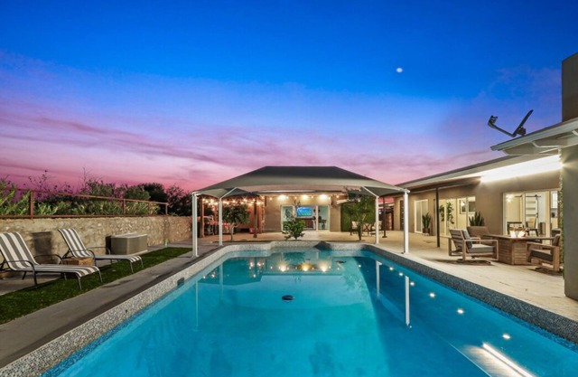 MODERN HOME WITH GYM, SAUNA, POOL AND GAME ROOM