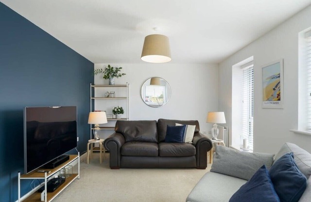 Modern Home with Parking, nr Saunton Sands
