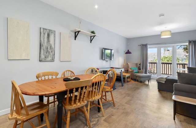 Modern Home with Parking. Business and Leisure