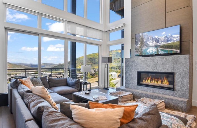 Modern home with three balconies, mountain views, and outdoor swimming pool. Walk to hiking trails