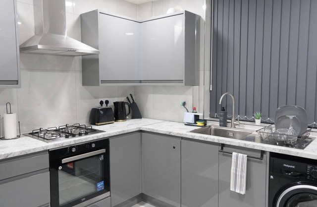 Modern House - 3 Bedrooms - 1 Bath - Mancity