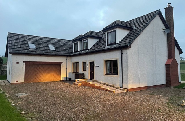 Modern House, countryside views walking distance to the pub, near to beaches.