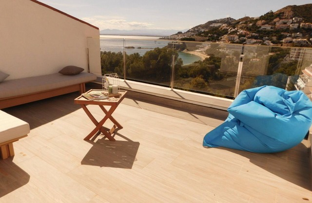 Moderne maison avec vue sur la mer, près de la plage à Almadraba, Roses