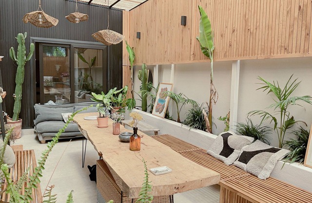 Modern house with pool, BBQ and A/C