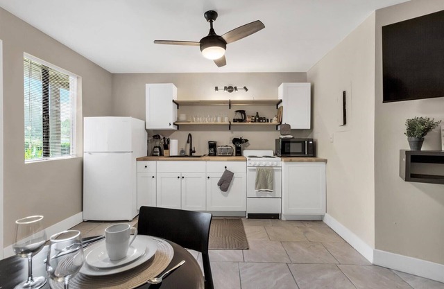 Modern Studio Apartment near Merrimack Park