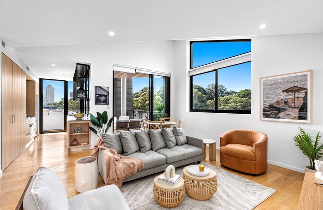 Modern Inner City Park-Side Pad
