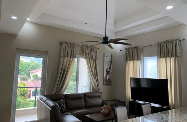 Modern Kingston Sunny View Vacation Home 3