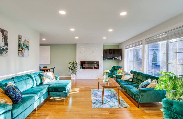 Modern Kirkland Home w/ Sauna & Outdoor Fireplace