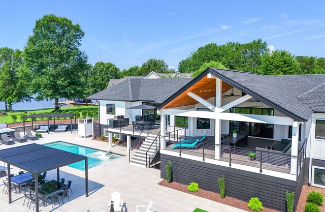 Modern Lake Anna Retreat Perfect for Families, Pool, Private Beach, Sleeps 16+